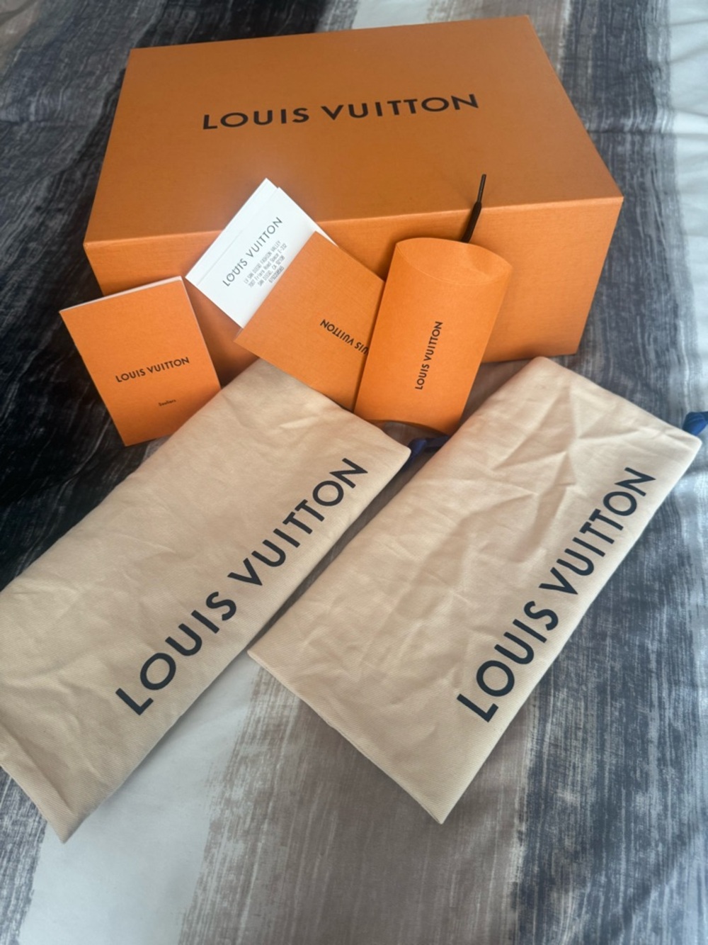 Louis Vuitton Sneakers Size 8 - Picture 3 of 8